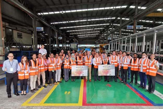 images/newsimages_bus_en/MAN Malaysia Gemilang International and invited guests at the MAN eBus Chassis preview.jpg#joomlaImage://local-images/newsimages_bus_en/MAN Malaysia Gemilang International and invited guests at the MAN eBus Chassis preview.jpg?width=626&height=418