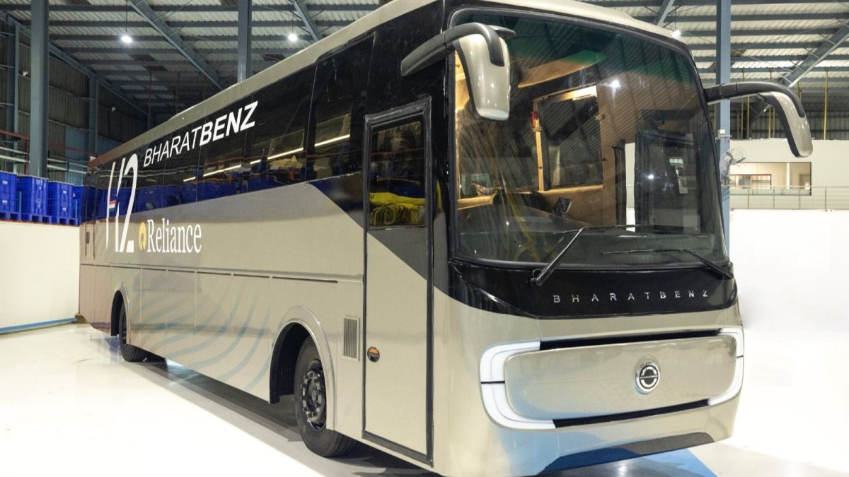 images/newsimages_bus_en/2023/Daimler India and Reliance Collaborate To Build a Hydrogen Bus.jpeg#joomlaImage://local-images/newsimages_bus_en/2023/Daimler India and Reliance Collaborate To Build a Hydrogen Bus.jpeg?width=1600&height=900